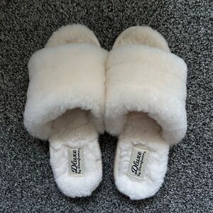 Dearfoams Women's Cream Slippers NWOT in 9